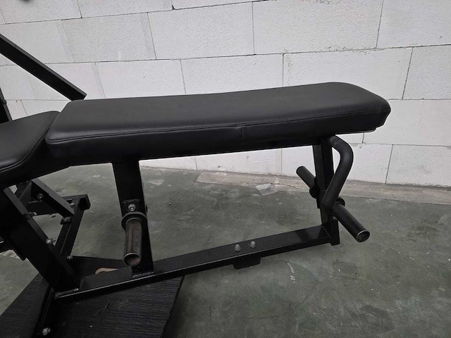 Hammer strength iso lateral prone leg curl - afbeelding 3 van  3