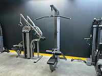 Hammer strength lat pull down krachtstation