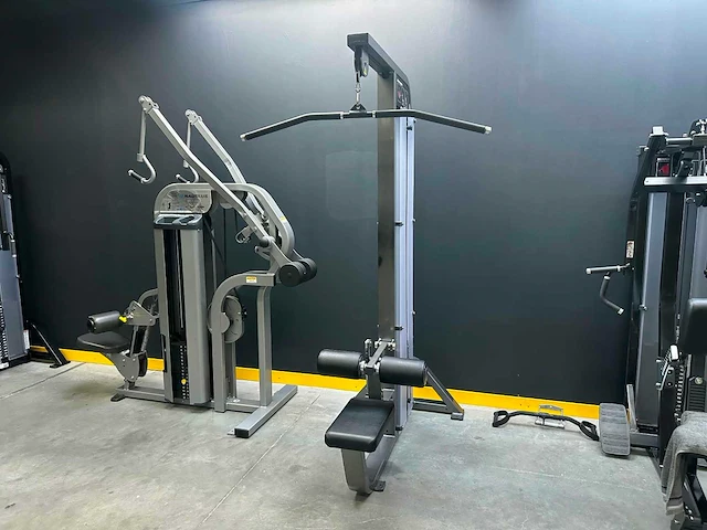 Hammer strength lat pull down krachtstation - afbeelding 1 van  4