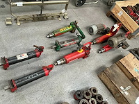 Hand en electro hydraulische cilinders (te herstellen!) (7x) - afbeelding 1 van  8