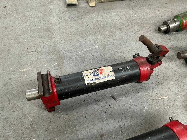 Hand en electro hydraulische cilinders (te herstellen!) (7x) - afbeelding 3 van  8