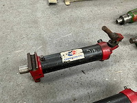 Hand en electro hydraulische cilinders (te herstellen!) (7x) - afbeelding 3 van  8