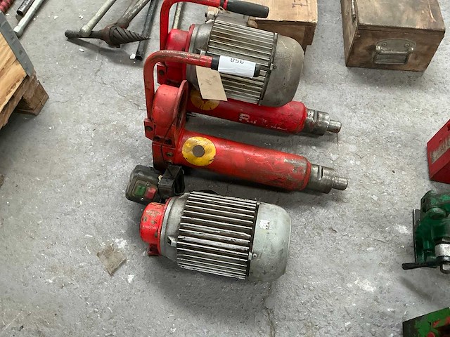 Hand en electro hydraulische cilinders (te herstellen!) (7x) - afbeelding 7 van  8