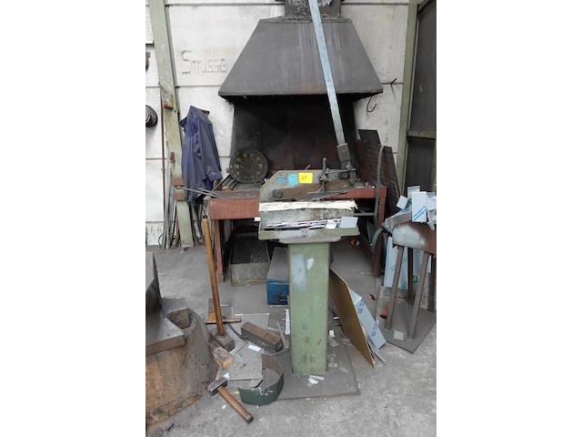 Handbediende plaatschaar mubea + aambeeld - afbeelding 1 van  9