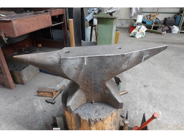 Handbediende plaatschaar mubea + aambeeld - afbeelding 7 van  9