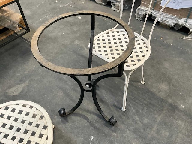 Handbeschilderde lavasteen terrastafel - afbeelding 5 van  16