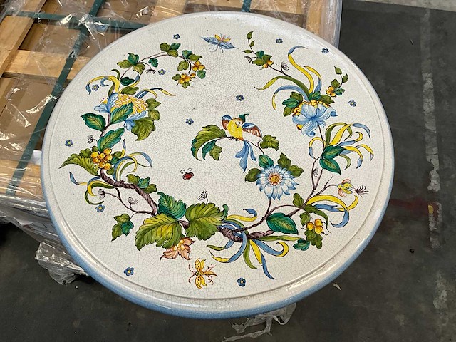 Handbeschilderde lavasteen terrastafel - afbeelding 6 van  16