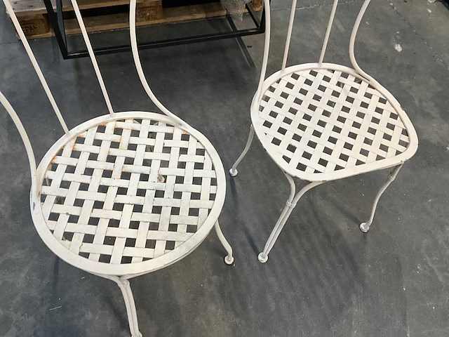 Handbeschilderde lavasteen terrastafel - afbeelding 7 van  16