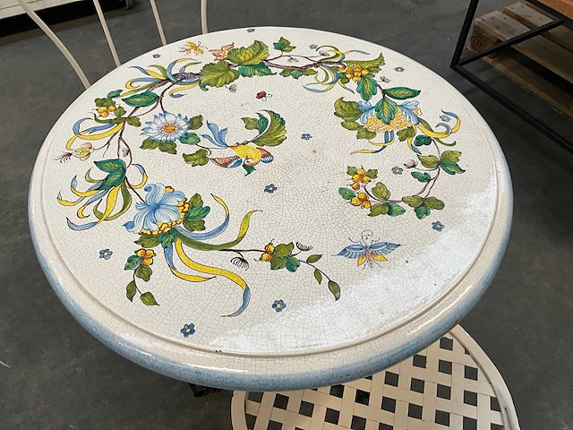 Handbeschilderde lavasteen terrastafel - afbeelding 9 van  16