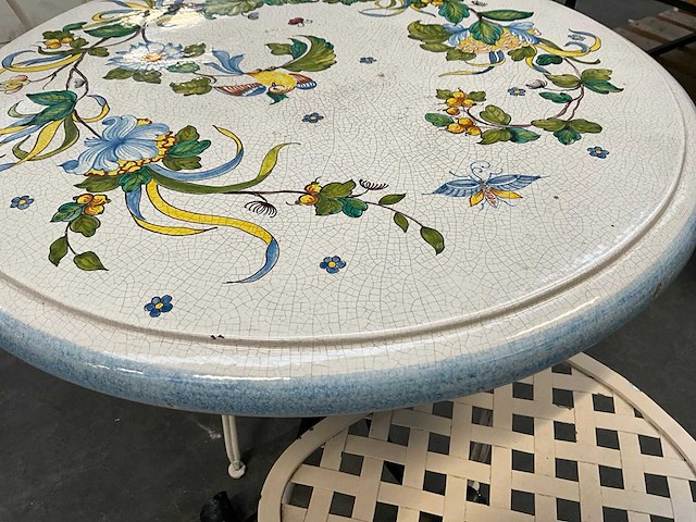 Handbeschilderde lavasteen terrastafel - afbeelding 10 van  16