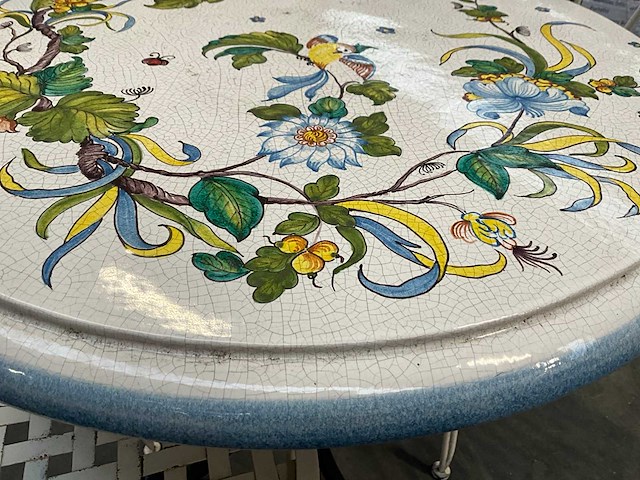 Handbeschilderde lavasteen terrastafel - afbeelding 11 van  16