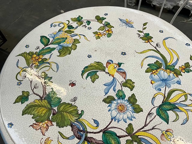 Handbeschilderde lavasteen terrastafel - afbeelding 12 van  16