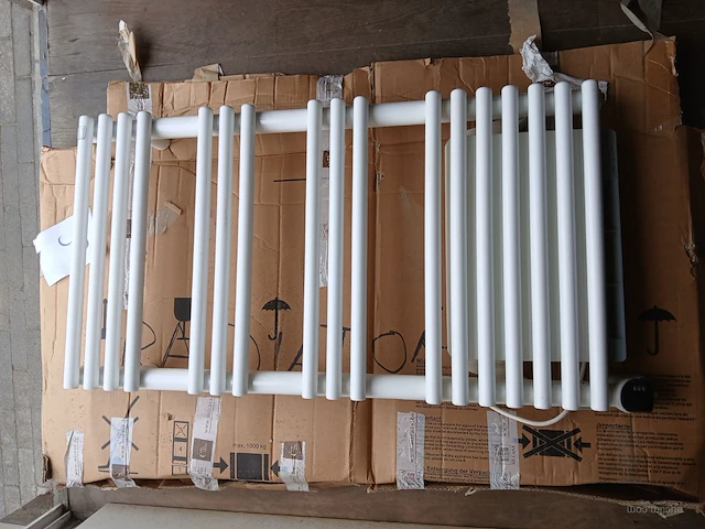 Handdoekradiator zehner forma air - afbeelding 1 van  5