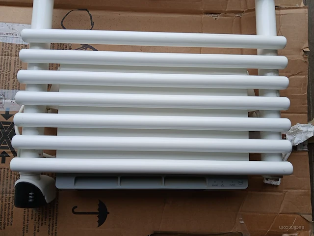 Handdoekradiator zehner forma air - afbeelding 2 van  5