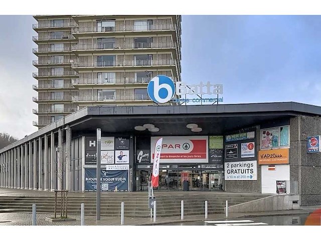 Handelspanden te koop: strategische locatie aan de avenue de batta in hoei - afbeelding 1 van  10