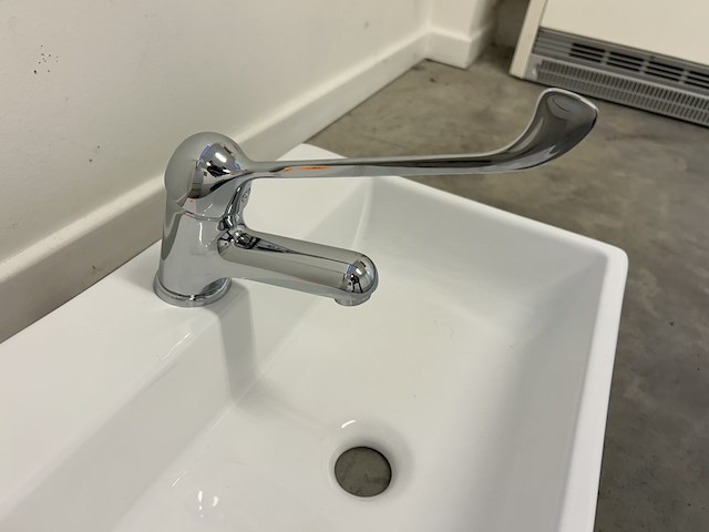 Handenwasser - spoeltafel met kraan (nieuw) - afbeelding 2 van  2