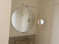 Handenwasser in natuursteen + spiegel en achterwand - afbeelding 3 van  3