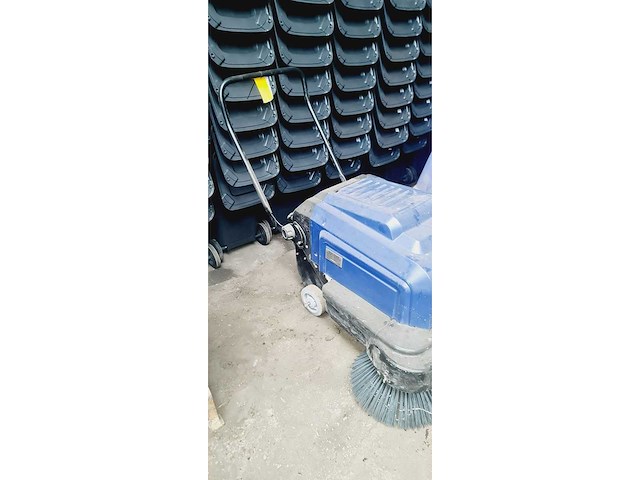 Handgeleide veegmachine sauber germany - afbeelding 3 van  9