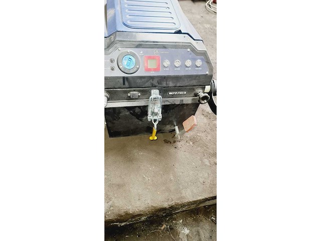 Handgeleide veegmachine sauber germany - afbeelding 4 van  9