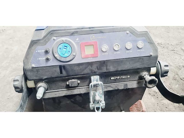 Handgeleide veegmachine sauber germany - afbeelding 8 van  9