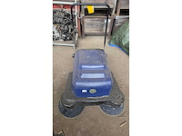 Handgeleide veegmachine sauber germany - afbeelding 1 van  9
