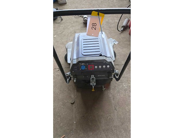 Handgeleide veegmachine sauber germany - afbeelding 5 van  9