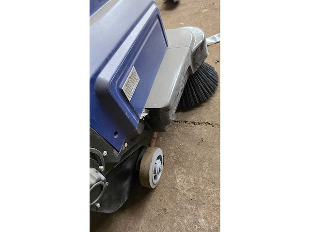 Handgeleide veegmachine sauber germany - afbeelding 9 van  9