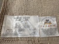 Handgemaakt kleed care & fair - afbeelding 2 van  2