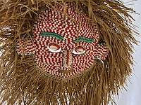 Handgemaakt masker met pareltjes - afbeelding 4 van  4