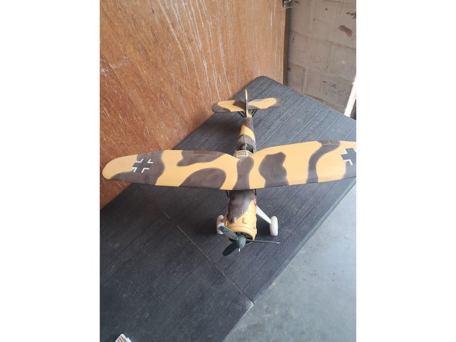 Handgemaakte vliegtuig in puur hout(levenswerk) brits verbindings en verkenningsvliegtuig wo2 westland lysander l 770mm b 1000mm h 280mm - afbeelding 2 van  6
