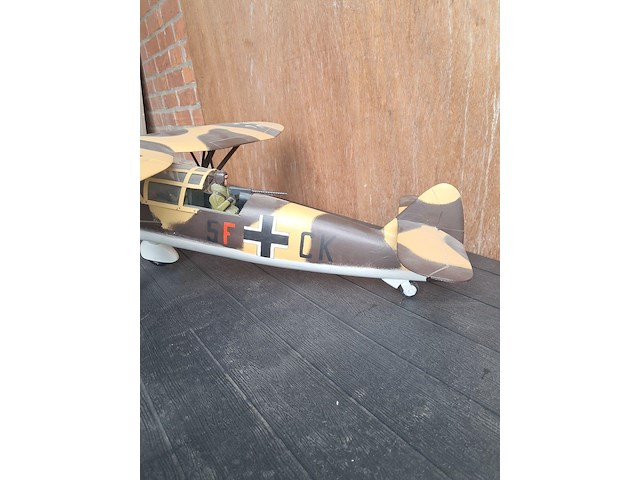Handgemaakte vliegtuig in puur hout(levenswerk) brits verbindings en verkenningsvliegtuig wo2 westland lysander l 770mm b 1000mm h 280mm - afbeelding 3 van  6