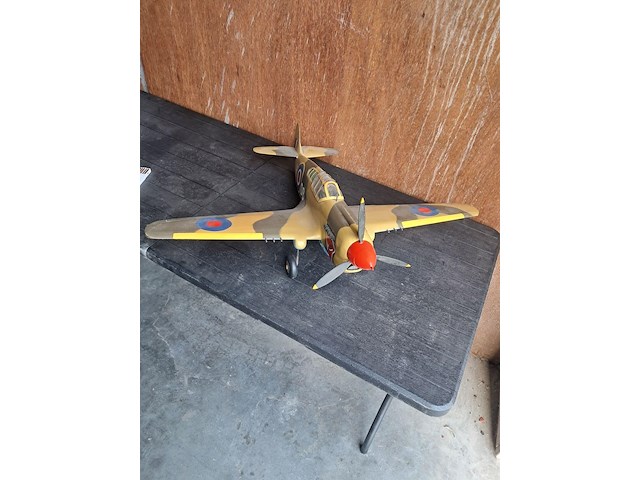 Handgemaakte vliegtuig in puur hout(levenswerk) cur ltiss p-40 toma hawk,britts royal air force nr 250 squadron in afrika 1942 l 820mm b 950mm h 360mm - afbeelding 1 van  5