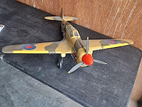 Handgemaakte vliegtuig in puur hout(levenswerk) cur ltiss p-40 toma hawk,britts royal air force nr 250 squadron in afrika 1942 l 820mm b 950mm h 360mm