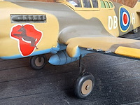 Handgemaakte vliegtuig in puur hout(levenswerk) cur ltiss p-40 toma hawk,britts royal air force nr 250 squadron in afrika 1942 l 820mm b 950mm h 360mm - afbeelding 3 van  5