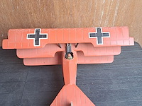 Handgemaakte vliegtuig in puur hout.(levenswerk) iconische rode fokker dr.l driedekker wo1 rode baron duits militair gevechtsvliegtuig 1917 l 660mm b 780mm h 300mm - afbeelding 5 van  6