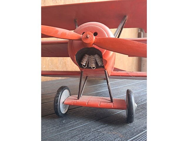 Handgemaakte vliegtuig in puur hout.(levenswerk) iconische rode fokker dr.l driedekker wo1 rode baron duits militair gevechtsvliegtuig 1917 l 660mm b 780mm h 300mm - afbeelding 6 van  6