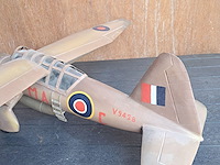Handgemaakte vliegtuig in puur hout(levenswerk) westland lysander mk.gebruikt door royal airforche l 680mm b 1040mm h 270mm - afbeelding 3 van  5