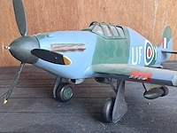Handgemaakte vliegtuig in puur hout.(levenswerk)brits hauwker hurricane wo 2 gebruikt tijdens de slag om engeland l 720mm b 870mm h 300mm - afbeelding 3 van  6