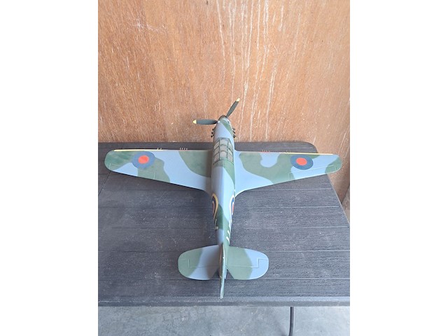 Handgemaakte vliegtuig in puur hout.(levenswerk)brits hauwker hurricane wo 2 gebruikt tijdens de slag om engeland l 720mm b 870mm h 300mm - afbeelding 4 van  6