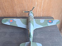 Handgemaakte vliegtuig in puur hout.(levenswerk)brits hauwker hurricane wo 2 gebruikt tijdens de slag om engeland l 720mm b 870mm h 300mm - afbeelding 4 van  6