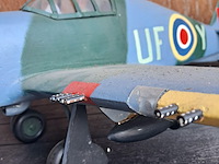 Handgemaakte vliegtuig in puur hout.(levenswerk)brits hauwker hurricane wo 2 gebruikt tijdens de slag om engeland l 720mm b 870mm h 300mm - afbeelding 6 van  6
