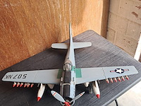 Handgemaakte vliegtuig in puur hout.(levenswerk)douglas a-1h skyraider 1 motorig aanvalsvliegtuig koreaanse en vietnam oorlog l 770mm b 920mm h 260mm - afbeelding 3 van  6