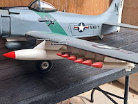Handgemaakte vliegtuig in puur hout.(levenswerk)douglas a-1h skyraider 1 motorig aanvalsvliegtuig koreaanse en vietnam oorlog l 770mm b 920mm h 260mm - afbeelding 6 van  6