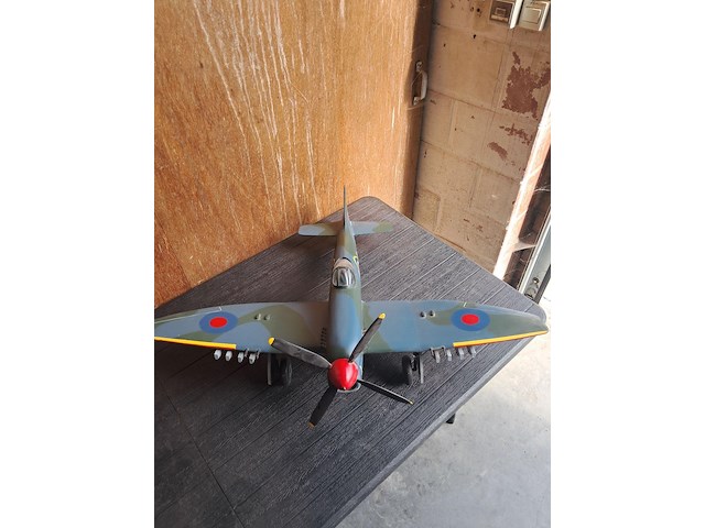 Handgemaakte vliegtuig in puur hout.levenswerk)hauwker tempest mk.v brits jachtvliegtuig wo2 l 740mm b 880mm h 370mm - afbeelding 4 van  5