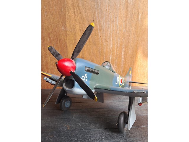 Handgemaakte vliegtuig in puur hout.levenswerk)hauwker tempest mk.v brits jachtvliegtuig wo2 l 740mm b 880mm h 370mm - afbeelding 5 van  5