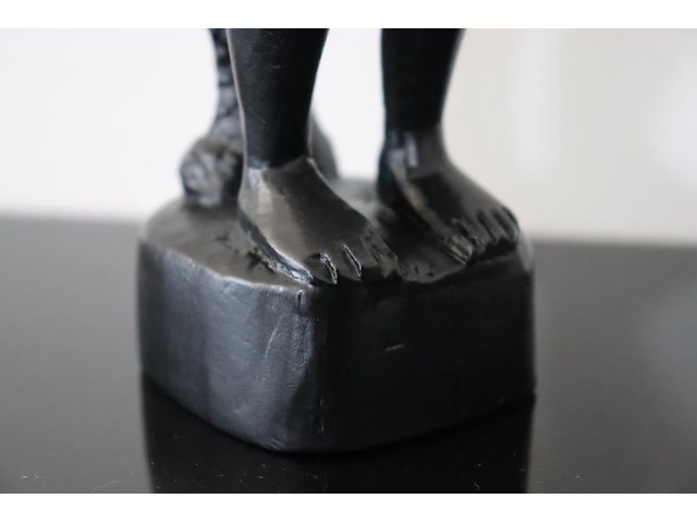 Handgenden houten sculptuur - afbeelding 5 van  6