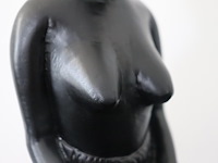 Handgenden houten sculptuur - afbeelding 6 van  6