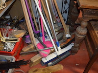 Handgereedschap en schoonmaakgerei - afbeelding 2 van  8
