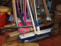 Handgereedschap en schoonmaakgerei - afbeelding 3 van  8