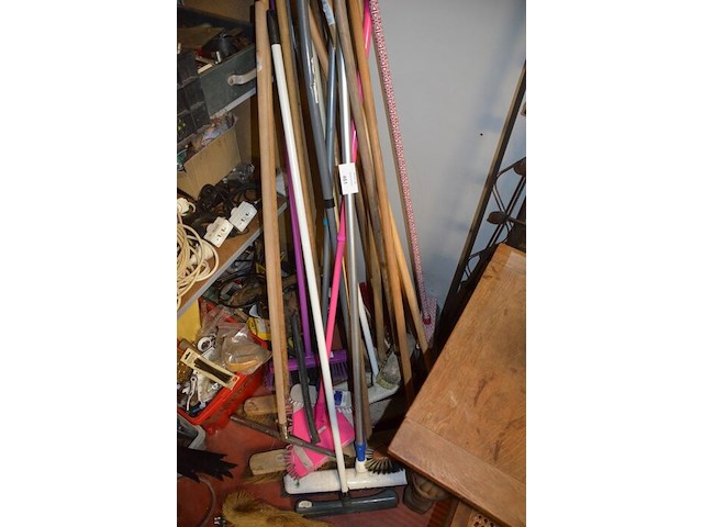 Handgereedschap en schoonmaakgerei - afbeelding 4 van  8